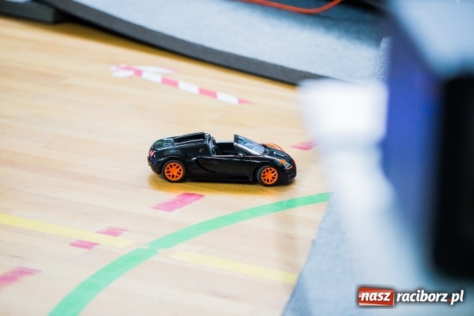 Zdjęcie w galerii na portalu naszraciborz.pl: Mistrzostwa Raciborza Aut Zdalnie Sterowanych w Arenie Rafako wiadomości z regionu