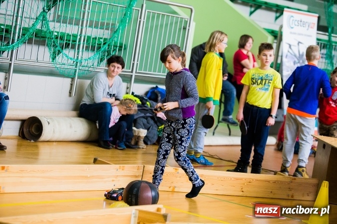 Zdjęcie w galerii na portalu naszraciborz.pl: Mistrzostwa Raciborza Aut Zdalnie Sterowanych w Arenie Rafako wiadomości z regionu