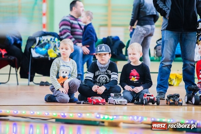 Zdjęcie w galerii na portalu naszraciborz.pl: Mistrzostwa Raciborza Aut Zdalnie Sterowanych w Arenie Rafako wiadomości z regionu