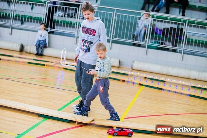 Zdjęcie w galerii na portalu naszraciborz.pl: Mistrzostwa Raciborza Aut Zdalnie Sterowanych w Arenie Rafako wiadomości z regionu