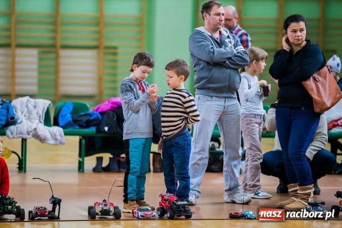 Zdjęcie w galerii na portalu naszraciborz.pl: Mistrzostwa Raciborza Aut Zdalnie Sterowanych w Arenie Rafako wiadomości z regionu