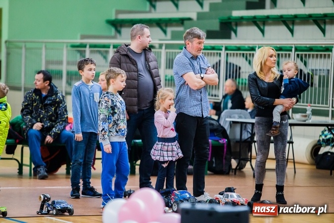 Zdjęcie w galerii na portalu naszraciborz.pl: Mistrzostwa Raciborza Aut Zdalnie Sterowanych w Arenie Rafako wiadomości z regionu