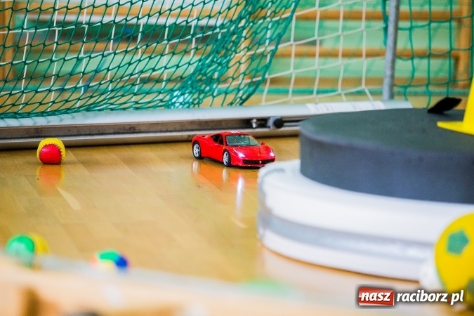 Zdjęcie w galerii na portalu naszraciborz.pl: Mistrzostwa Raciborza Aut Zdalnie Sterowanych w Arenie Rafako wiadomości z regionu
