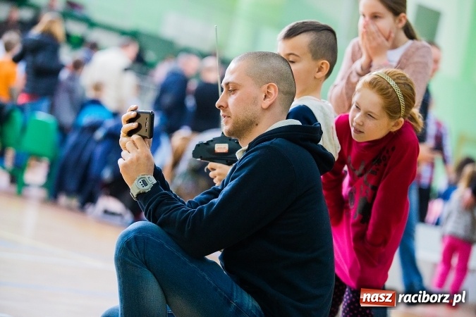 Zdjęcie w galerii na portalu naszraciborz.pl: Mistrzostwa Raciborza Aut Zdalnie Sterowanych w Arenie Rafako wiadomości z regionu