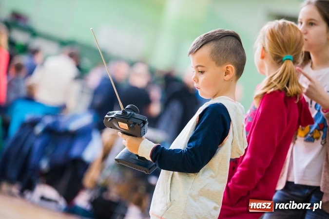 Zdjęcie w galerii na portalu naszraciborz.pl: Mistrzostwa Raciborza Aut Zdalnie Sterowanych w Arenie Rafako wiadomości z regionu