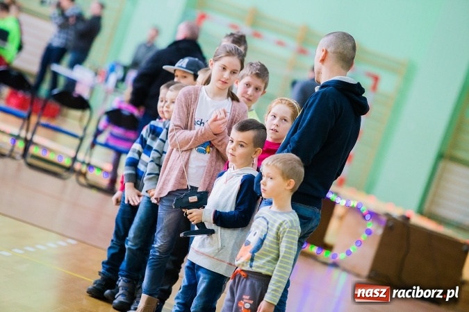 Zdjęcie w galerii na portalu naszraciborz.pl: Mistrzostwa Raciborza Aut Zdalnie Sterowanych w Arenie Rafako wiadomości z regionu