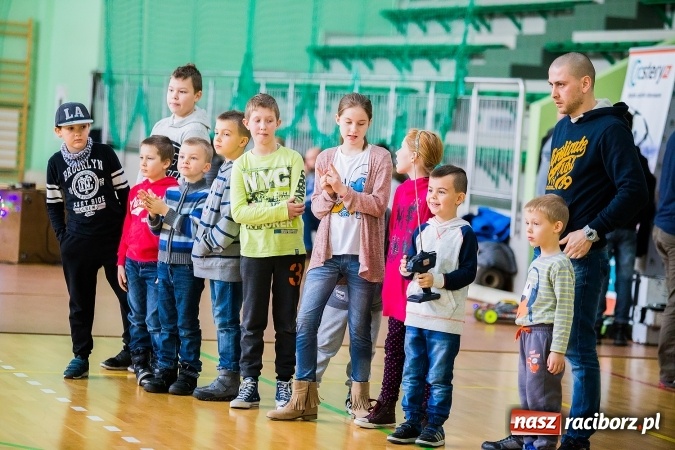 Zdjęcie w galerii na portalu naszraciborz.pl: Mistrzostwa Raciborza Aut Zdalnie Sterowanych w Arenie Rafako wiadomości z regionu