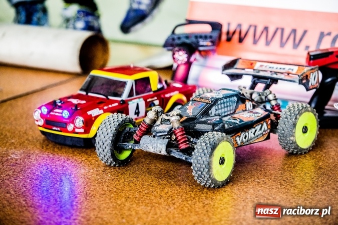 Zdjęcie w galerii na portalu naszraciborz.pl: Mistrzostwa Raciborza Aut Zdalnie Sterowanych w Arenie Rafako wiadomości z regionu