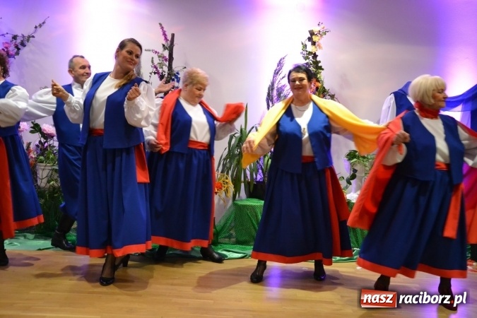 Zdjęcie w galerii na portalu naszraciborz.pl: Śródziemnomorska muzyka, przepiękne stroje i dekoracje, czyli Grecki raj na Zamku Piastowskim  wiadomości z regionu