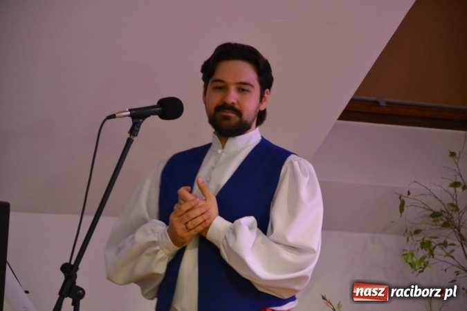 Zdjęcie w galerii na portalu naszraciborz.pl: Śródziemnomorska muzyka, przepiękne stroje i dekoracje, czyli Grecki raj na Zamku Piastowskim  wiadomości z regionu