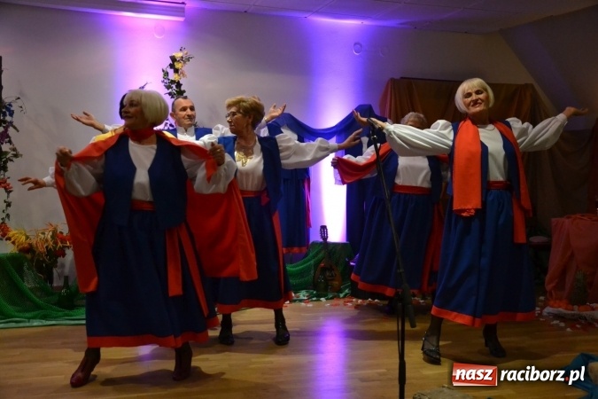 Zdjęcie w galerii na portalu naszraciborz.pl: Śródziemnomorska muzyka, przepiękne stroje i dekoracje, czyli Grecki raj na Zamku Piastowskim  wiadomości z regionu