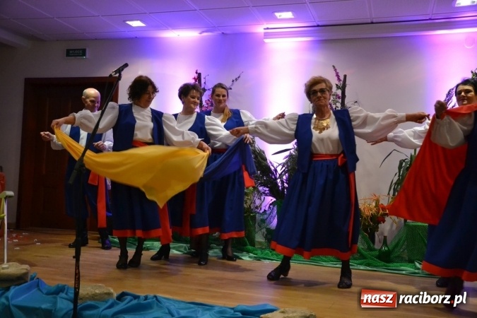 Zdjęcie w galerii na portalu naszraciborz.pl: Śródziemnomorska muzyka, przepiękne stroje i dekoracje, czyli Grecki raj na Zamku Piastowskim  wiadomości z regionu