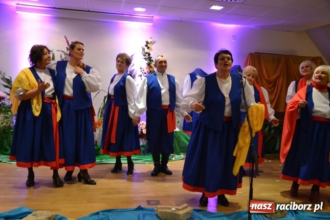 Zdjęcie w galerii na portalu naszraciborz.pl: Śródziemnomorska muzyka, przepiękne stroje i dekoracje, czyli Grecki raj na Zamku Piastowskim  wiadomości z regionu