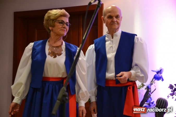 Zdjęcie w galerii na portalu naszraciborz.pl: Śródziemnomorska muzyka, przepiękne stroje i dekoracje, czyli Grecki raj na Zamku Piastowskim  wiadomości z regionu