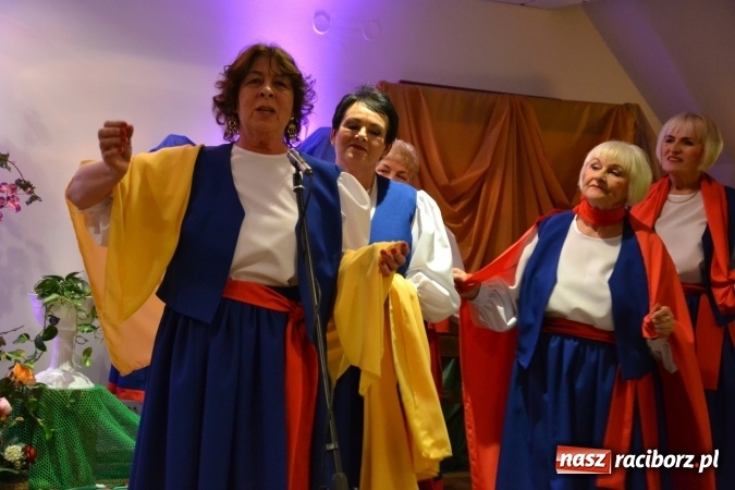 Zdjęcie w galerii na portalu naszraciborz.pl: Śródziemnomorska muzyka, przepiękne stroje i dekoracje, czyli Grecki raj na Zamku Piastowskim  wiadomości z regionu