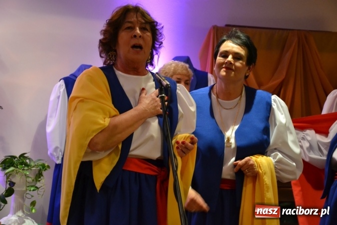 Zdjęcie w galerii na portalu naszraciborz.pl: Śródziemnomorska muzyka, przepiękne stroje i dekoracje, czyli Grecki raj na Zamku Piastowskim  wiadomości z regionu