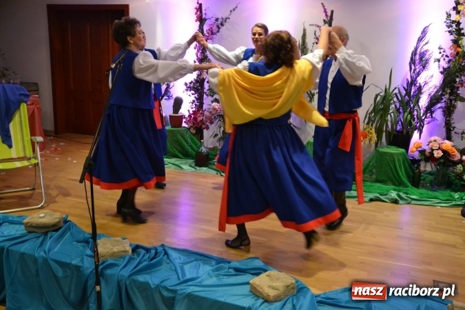 Zdjęcie w galerii na portalu naszraciborz.pl: Śródziemnomorska muzyka, przepiękne stroje i dekoracje, czyli Grecki raj na Zamku Piastowskim  wiadomości z regionu