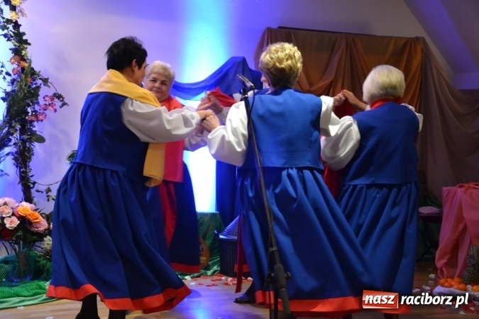 Zdjęcie w galerii na portalu naszraciborz.pl: Śródziemnomorska muzyka, przepiękne stroje i dekoracje, czyli Grecki raj na Zamku Piastowskim  wiadomości z regionu