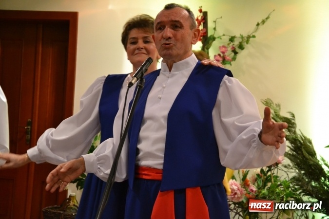 Zdjęcie w galerii na portalu naszraciborz.pl: Śródziemnomorska muzyka, przepiękne stroje i dekoracje, czyli Grecki raj na Zamku Piastowskim  wiadomości z regionu