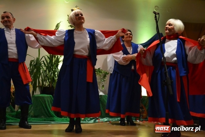 Zdjęcie w galerii na portalu naszraciborz.pl: Śródziemnomorska muzyka, przepiękne stroje i dekoracje, czyli Grecki raj na Zamku Piastowskim  wiadomości z regionu