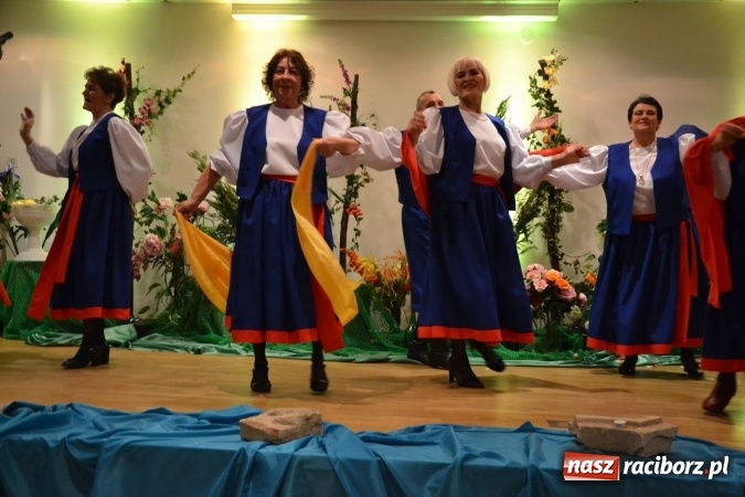 Zdjęcie w galerii na portalu naszraciborz.pl: Śródziemnomorska muzyka, przepiękne stroje i dekoracje, czyli Grecki raj na Zamku Piastowskim  wiadomości z regionu