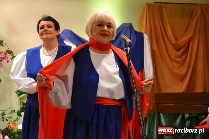 Zdjęcie w galerii na portalu naszraciborz.pl: Śródziemnomorska muzyka, przepiękne stroje i dekoracje, czyli Grecki raj na Zamku Piastowskim  wiadomości z regionu