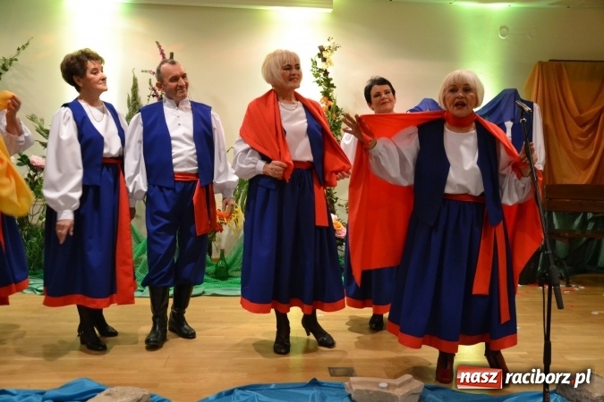 Zdjęcie w galerii na portalu naszraciborz.pl: Śródziemnomorska muzyka, przepiękne stroje i dekoracje, czyli Grecki raj na Zamku Piastowskim  wiadomości z regionu