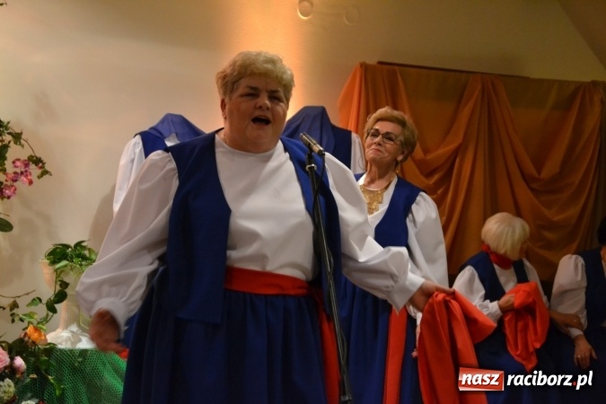 Zdjęcie w galerii na portalu naszraciborz.pl: Śródziemnomorska muzyka, przepiękne stroje i dekoracje, czyli Grecki raj na Zamku Piastowskim  wiadomości z regionu