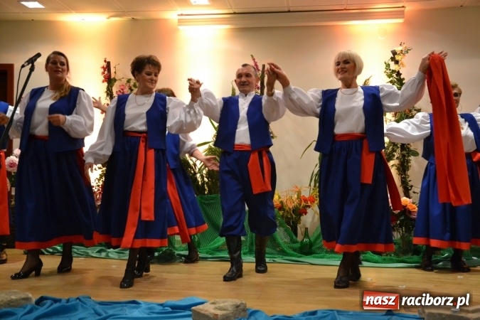 Zdjęcie w galerii na portalu naszraciborz.pl: Śródziemnomorska muzyka, przepiękne stroje i dekoracje, czyli Grecki raj na Zamku Piastowskim  wiadomości z regionu