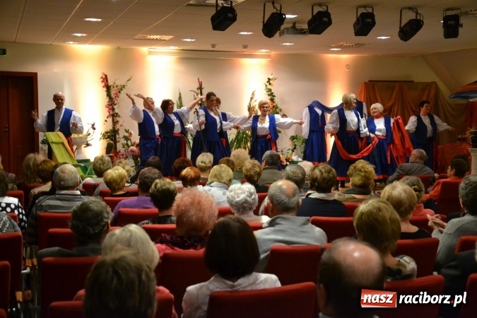 Zdjęcie w galerii na portalu naszraciborz.pl: Śródziemnomorska muzyka, przepiękne stroje i dekoracje, czyli Grecki raj na Zamku Piastowskim  wiadomości z regionu