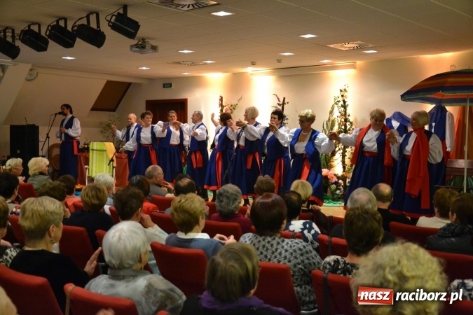 Zdjęcie w galerii na portalu naszraciborz.pl: Śródziemnomorska muzyka, przepiękne stroje i dekoracje, czyli Grecki raj na Zamku Piastowskim  wiadomości z regionu