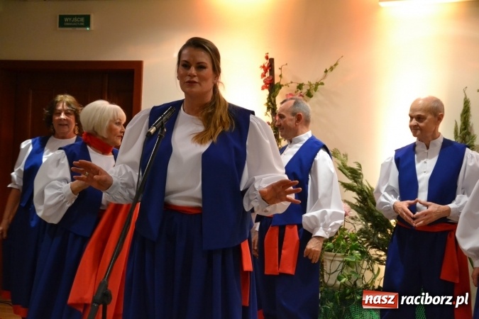 Zdjęcie w galerii na portalu naszraciborz.pl: Śródziemnomorska muzyka, przepiękne stroje i dekoracje, czyli Grecki raj na Zamku Piastowskim  wiadomości z regionu