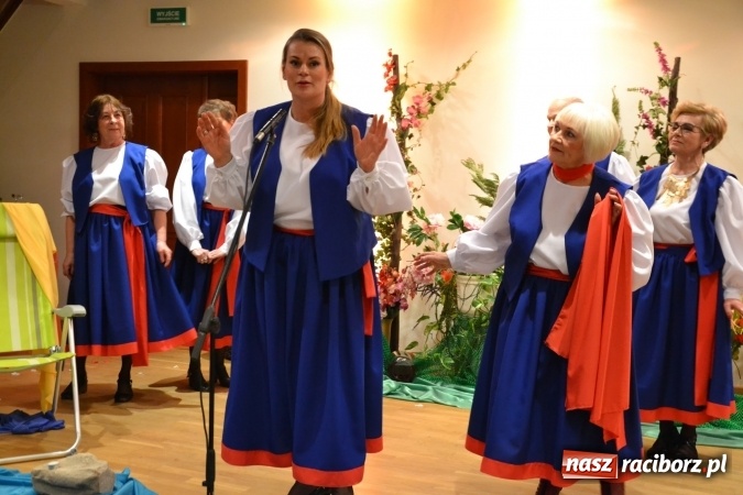 Zdjęcie w galerii na portalu naszraciborz.pl: Śródziemnomorska muzyka, przepiękne stroje i dekoracje, czyli Grecki raj na Zamku Piastowskim  wiadomości z regionu