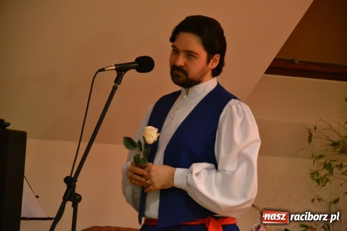 Zdjęcie w galerii na portalu naszraciborz.pl: Śródziemnomorska muzyka, przepiękne stroje i dekoracje, czyli Grecki raj na Zamku Piastowskim  wiadomości z regionu