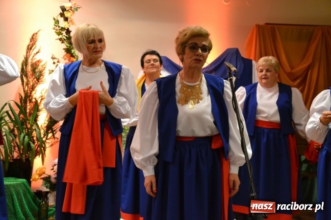 Zdjęcie w galerii na portalu naszraciborz.pl: Śródziemnomorska muzyka, przepiękne stroje i dekoracje, czyli Grecki raj na Zamku Piastowskim  wiadomości z regionu