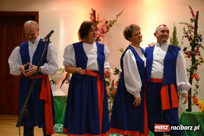 Zdjęcie w galerii na portalu naszraciborz.pl: Śródziemnomorska muzyka, przepiękne stroje i dekoracje, czyli Grecki raj na Zamku Piastowskim  wiadomości z regionu