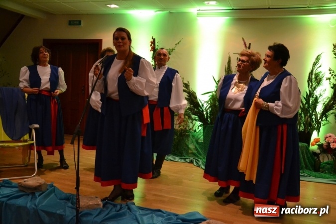 Zdjęcie w galerii na portalu naszraciborz.pl: Śródziemnomorska muzyka, przepiękne stroje i dekoracje, czyli Grecki raj na Zamku Piastowskim  wiadomości z regionu