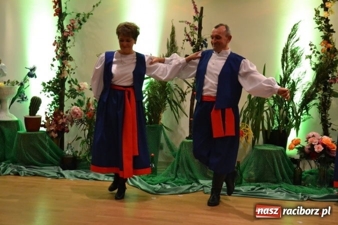 Zdjęcie w galerii na portalu naszraciborz.pl: Śródziemnomorska muzyka, przepiękne stroje i dekoracje, czyli Grecki raj na Zamku Piastowskim  wiadomości z regionu