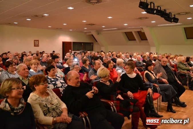 Zdjęcie w galerii na portalu naszraciborz.pl: Śródziemnomorska muzyka, przepiękne stroje i dekoracje, czyli Grecki raj na Zamku Piastowskim  wiadomości z regionu