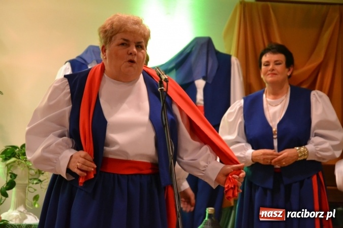 Zdjęcie w galerii na portalu naszraciborz.pl: Śródziemnomorska muzyka, przepiękne stroje i dekoracje, czyli Grecki raj na Zamku Piastowskim  wiadomości z regionu