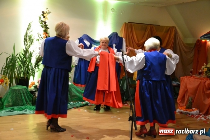 Zdjęcie w galerii na portalu naszraciborz.pl: Śródziemnomorska muzyka, przepiękne stroje i dekoracje, czyli Grecki raj na Zamku Piastowskim  wiadomości z regionu