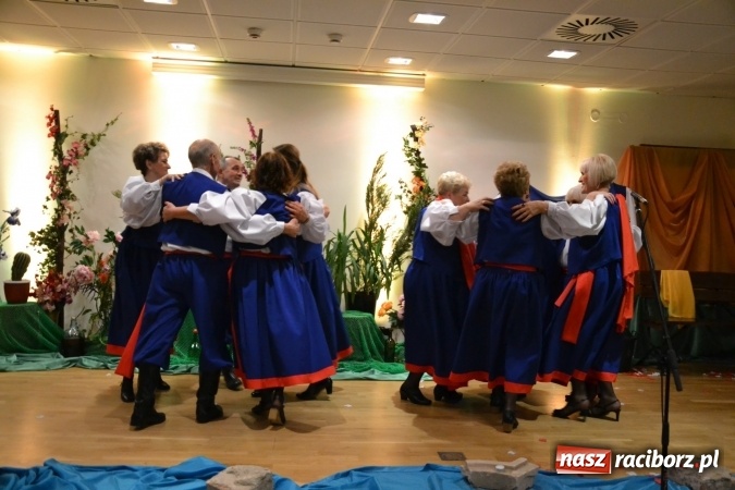 Zdjęcie w galerii na portalu naszraciborz.pl: Śródziemnomorska muzyka, przepiękne stroje i dekoracje, czyli Grecki raj na Zamku Piastowskim  wiadomości z regionu