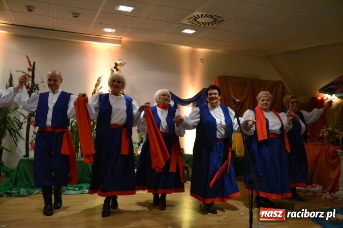 Zdjęcie w galerii na portalu naszraciborz.pl: Śródziemnomorska muzyka, przepiękne stroje i dekoracje, czyli Grecki raj na Zamku Piastowskim  wiadomości z regionu