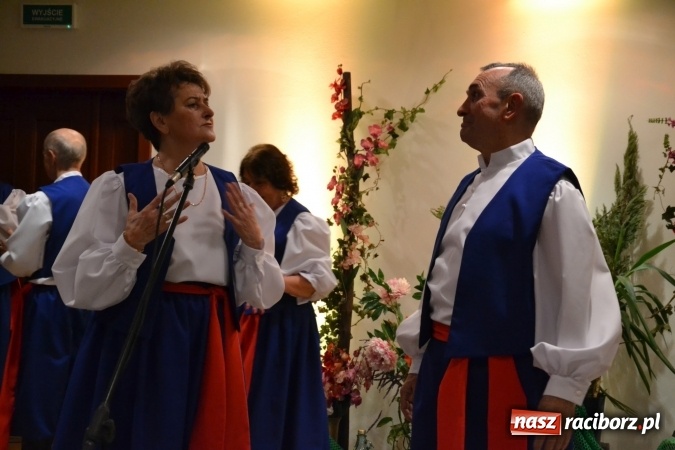 Zdjęcie w galerii na portalu naszraciborz.pl: Śródziemnomorska muzyka, przepiękne stroje i dekoracje, czyli Grecki raj na Zamku Piastowskim  wiadomości z regionu