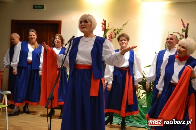 Zdjęcie w galerii na portalu naszraciborz.pl: Śródziemnomorska muzyka, przepiękne stroje i dekoracje, czyli Grecki raj na Zamku Piastowskim  wiadomości z regionu