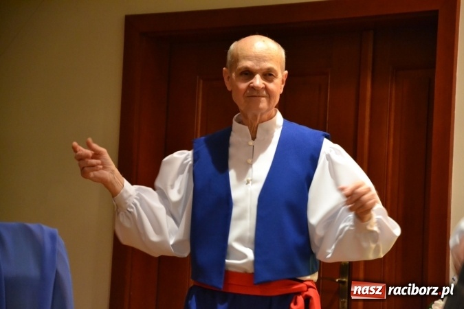 Zdjęcie w galerii na portalu naszraciborz.pl: Śródziemnomorska muzyka, przepiękne stroje i dekoracje, czyli Grecki raj na Zamku Piastowskim  wiadomości z regionu