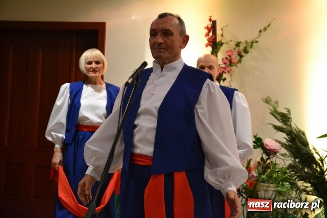 Zdjęcie w galerii na portalu naszraciborz.pl: Śródziemnomorska muzyka, przepiękne stroje i dekoracje, czyli Grecki raj na Zamku Piastowskim  wiadomości z regionu