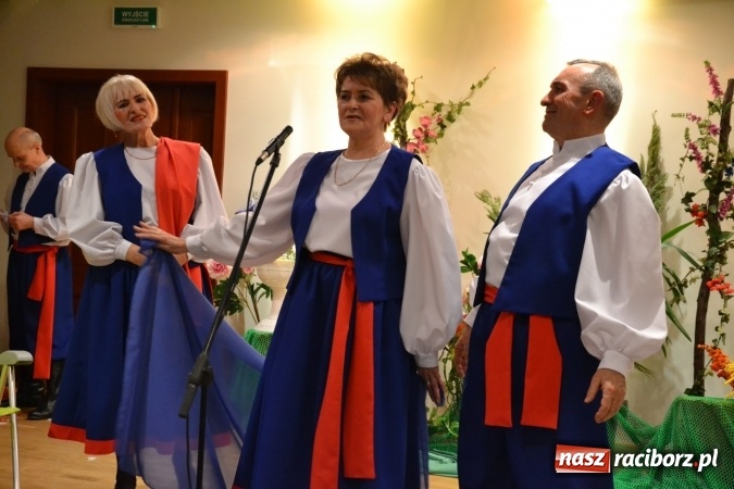 Zdjęcie w galerii na portalu naszraciborz.pl: Śródziemnomorska muzyka, przepiękne stroje i dekoracje, czyli Grecki raj na Zamku Piastowskim  wiadomości z regionu