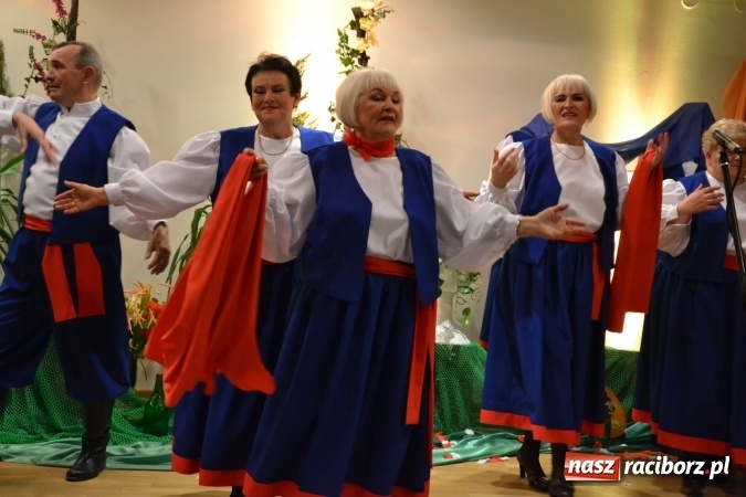 Zdjęcie w galerii na portalu naszraciborz.pl: Śródziemnomorska muzyka, przepiękne stroje i dekoracje, czyli Grecki raj na Zamku Piastowskim  wiadomości z regionu