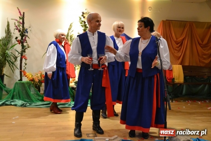 Zdjęcie w galerii na portalu naszraciborz.pl: Śródziemnomorska muzyka, przepiękne stroje i dekoracje, czyli Grecki raj na Zamku Piastowskim  wiadomości z regionu